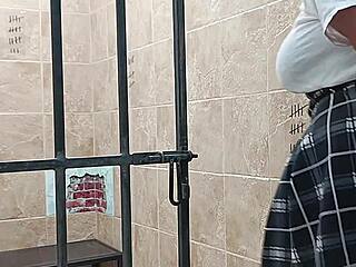 estudiante adolescente deja follar su coño estrecho en cárcel 😏