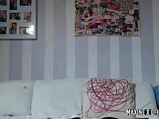 Maxine X Vibes Clit While Fuck Machine Delivers Intense Orgasms