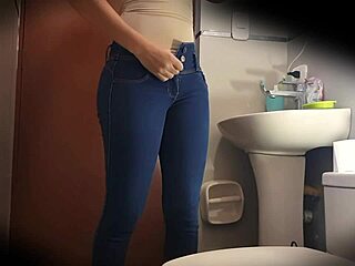 hidden cam catches sexy colombian college girl's fat ass shower