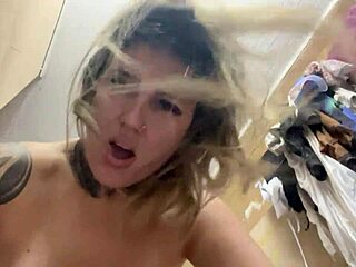 in the alley corner, wet pussy takes throbbing bare cock to mutual cum!