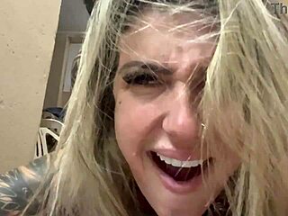 in the alley corner, wet pussy takes throbbing bare cock to mutual cum!