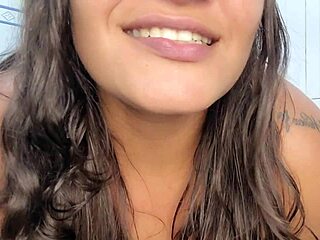 latina amateur offers big ass pussy on cam for fans