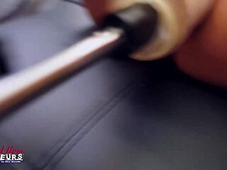 i'm vibing my clit so hard while this machine fucks my trimmed cunt deep!