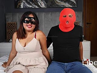 whoa 😲 cornudo blindfolds wife to suck stranger cocks!! 🔥