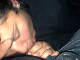 madre soltera chupa mi pinga en taxi recorriendo calles de lima con ganas