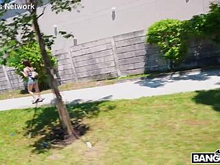 准备捅破书呆子光溜处女膜深内射高潮