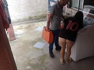 housewife pays technician with her big ass while hubby's away 😈🍑💦