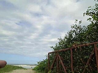 ruiva linda catches me jerking off on risky street handjob?