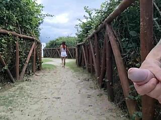 ruiva linda catches me jerking off on risky street handjob?