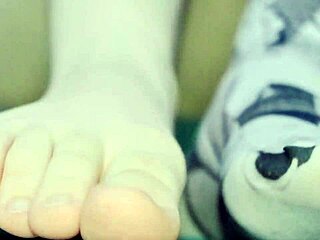 Stepsis Toes Tempt Nighttime Hole Play