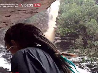 neighbors bang in bahia waterfall sexo ao ar livre