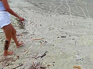 ruiva linda catches me jerking off on risky street handjob?