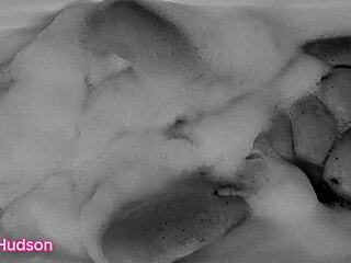 wanna watch kity hudson finger her hairy pussy in the bath with toys?