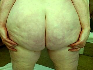 Kris Sniffs Dawnskye1962's Farting Huge Ass!