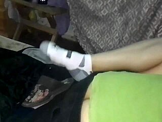 latina couple starts doggystyle in bra then missionary on cam