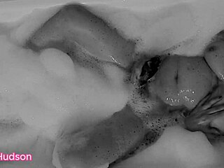wanna watch kity hudson finger her hairy pussy in the bath with toys?