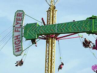 whoa these rock fest sluts flashed everything backstage daytime... so real and sexy!! 😲🔥