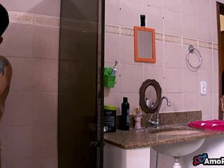 ei padrasto, você comeu ela comigo no quarto?