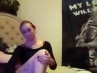 Naughty Nodia ready for lesbian pussy play?