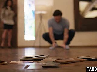 Arabelle Raphaels massive Titten locken zu Monsterschwanz-Tabu-Fick als Hausfrau