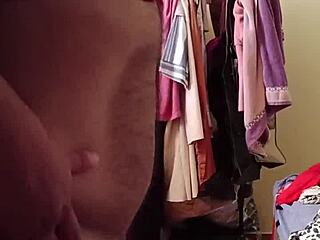 rocking my new red lingerie 😍🍑