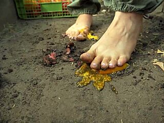 BAREFOOT TOMATO SQUASHING FETISH ON DIRTY RANCH SOIL