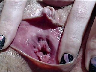 Close-up big clit pussy stuffed with fetish objects compilation