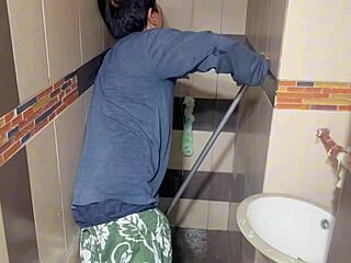 Christmas Wet Pussy Lick and Big Ass Bath Fuck!