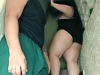 Mi vecino finally shows up i invite him in to reveal his huge cock part 1