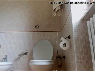 Spying Hot Aunt Chantal Peeing Wild!