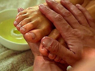 I can't resist Gina Gerson's oiled footjob in her skimpy bikini outdoors