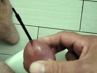 whoa that deep cock insertion hits sooo far in 😱🍆💦