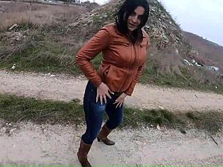 Beautiful Latina Milf in Tight Jeans Teases Kinky with Huge Orgasm Bathtub Smoke Games