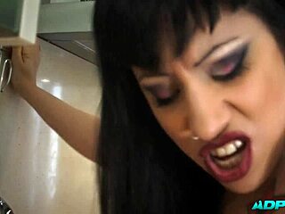 Follándome a su mujer mientras el marido nos pilla en secreto