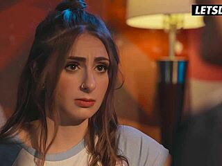 แอร์โฮสเตสลงโทษสาวแสบ18+ด้วยเลียหีสุดเสียว?