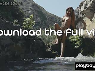 i flash my wet pussy outdoors as skinny brunette milf