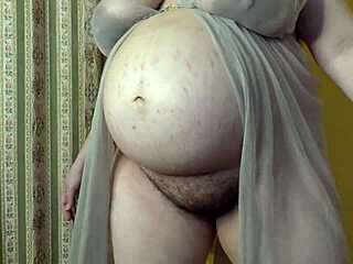 imagine opening the door to my fat preggo milf tease