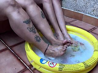 hey skinny babe, show bbw milf your best ass tricks