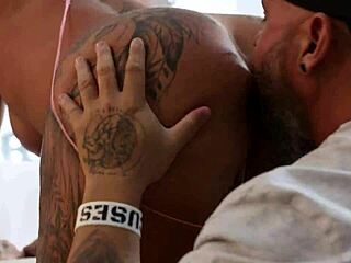 Wanna see DanaXmuscles squirt while assfucking the photographer?