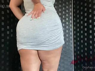 Nixlynka Slams Big Tight Ass