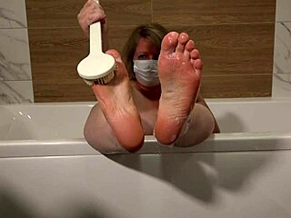 do you want to wash my mature milf feet in the bath for foot fetish