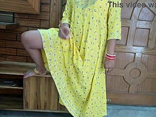 Gorgeous malkin nokar sexin' with ovum fartin' hindi roleplay 😂💨 saarabhabhi6!! 😍