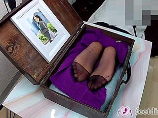 I can't get enough of Lilly the secretary's sexy feet in feetdish vol 2 box 3-6