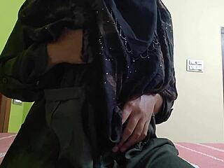 horny muslim babe big tits perfect body swollen pussy close-up creampie bed?
