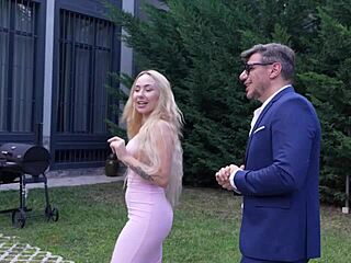 Test driving anal sex in new house with realtor slut!