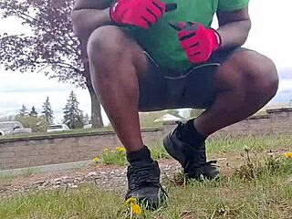 who knew taking my private workout routine outdoors felt this naughty?!