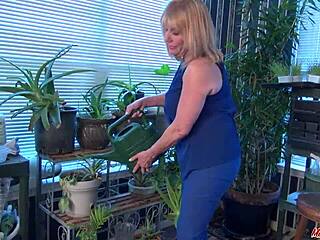 Wow! Sexy Granny Strips Clothes Off to Finger Her Wet Pussy!