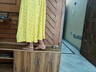 Gorgeous malkin nokar sexin' with ovum fartin' hindi roleplay 😂💨 saarabhabhi6!! 😍