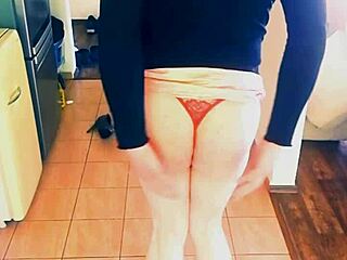 veronica the tranny babe trains with her big dildo