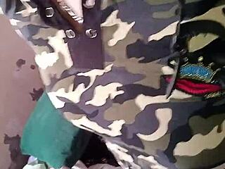 Militar Mamando La Verga De Su Comandante Con Polla Gigante Y Corrida En Boca